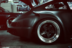 automotivated:    Rauh-Welt shop (by Nike SB’d)  