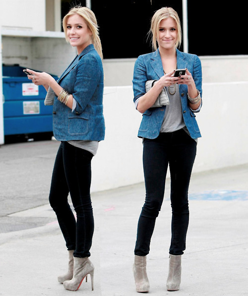 b-0-r-e-d:  gah i love her