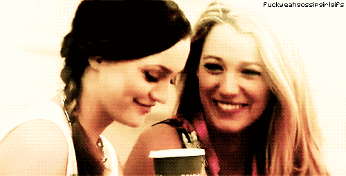 dear-best-friend:  “Vamos nos preferir,eu prefiro você e você me prefere .. seremos felizes para sempre!” hahaha Eu te amo melhor amiga. 