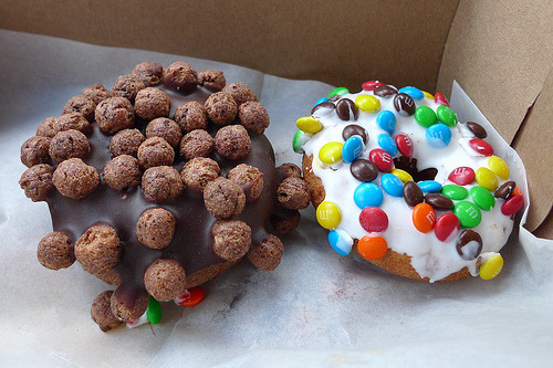 carpediemma:everworththerisk:That’s a doughnut… with Cocoa Puffs on it….Ooohh I know where those are