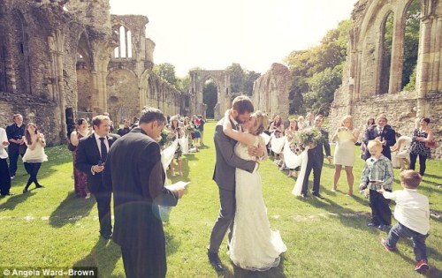 The UK&rsquo;s first flash mob wedding. Gorgeous.