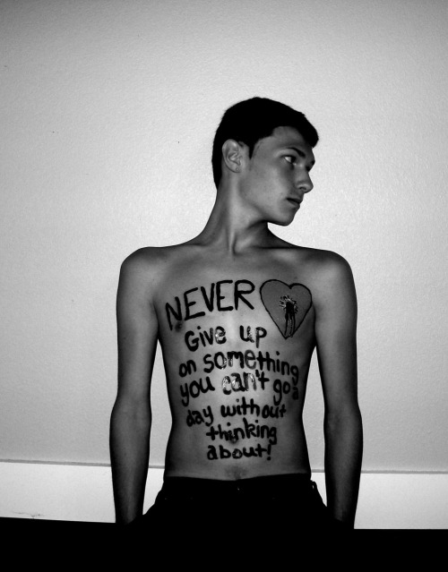 sh0w-tym3:   “Never give up on something you cant go a day without thinking about♥”  