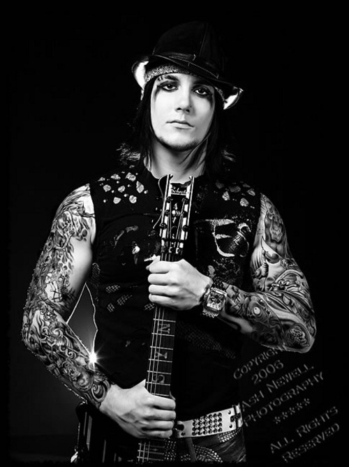 Hoje é aniversario do guitarrista mais foda , Synyster Gates ! #HappyBirthdaySynyster