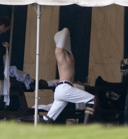shirtlessmalecelebs:  Prince Harry
