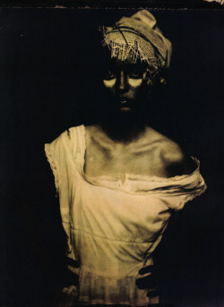 fuckyeahpaoloroversi:  photographed by Paolo Roversi - Vogue Italia: April 1998 - Ritratti di Allora   Vogue Italia