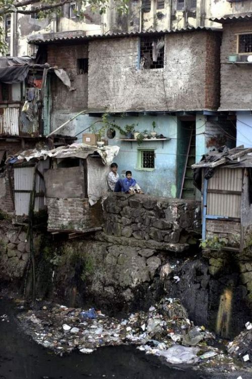 lootinjusttogetby: Life in the Slums Dharavi, Mubai, India