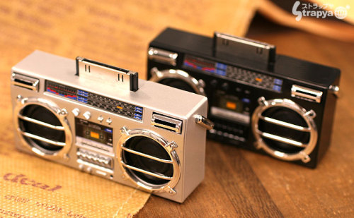 (via Strapya World : Classic Boombox iPhone3GS/iPod Speaker (Black))