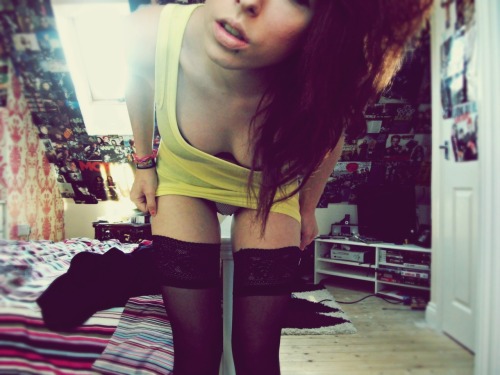 xohopeiero:i have new stockings. hehe.