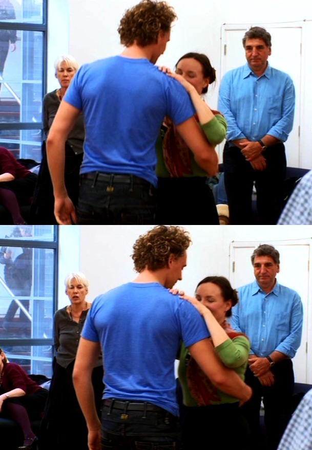 becausehiddles:  stollenrelic:  Look at his back! Good lord Tom you’re killing