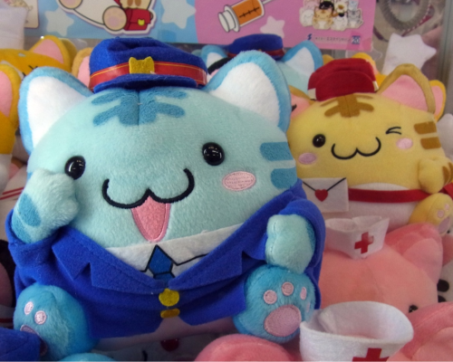 cloesy:  ruzzlez:  omg police cat  I see a nurse kitty hdfgjkdfg 
