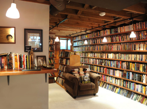  Neil Gaiman’s personal library. A little adult photos
