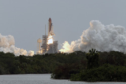 youlikeairplanestoo:  Godspeed to Atlantis (STS-135) and her crew! That was quite a show! Photo by Javier Pedreira. Full version here. 