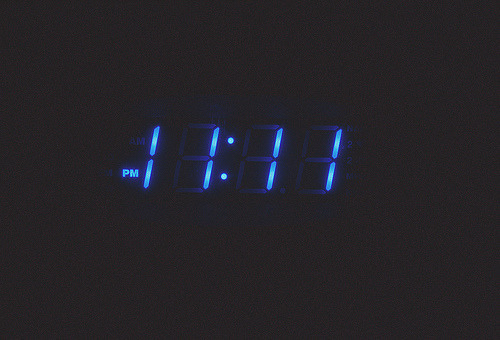  Não preciso de horas iguais para pensar em você, mas são elas que me dão esperanças