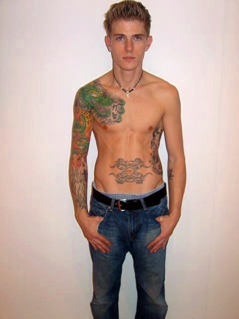 Don&rsquo;t care for tats that much, but Rob&rsquo;s a little cutie! kitdraydur: