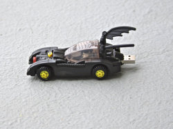 batmania:  Batmobile USB Stick. Via  Marico @gregorytoro dime que no quieres tener esto