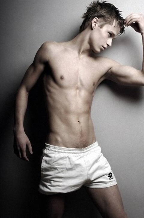 just-a-twink:  young-gay-dreams:  wowww very hottt  Love This!!! 
