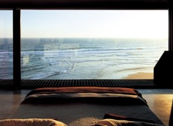 t0tally-pers0nal:  r-antipole:  serenitate:  daisymocha:  stars-and-the-silence:  ishxq:  crystalshades:  skankyourart:  i’d kill to be able to wake up to this view no words. this is my dream bedroom!  im sorry but this is just so amazing.. i’ll find