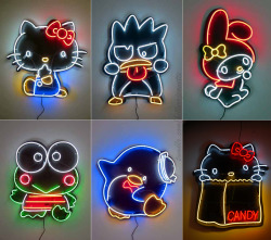 ohmyasian:  (via capturingbitsandpieces)2621. Sanrio Neon Lights. So cute! I want this for my room :) 