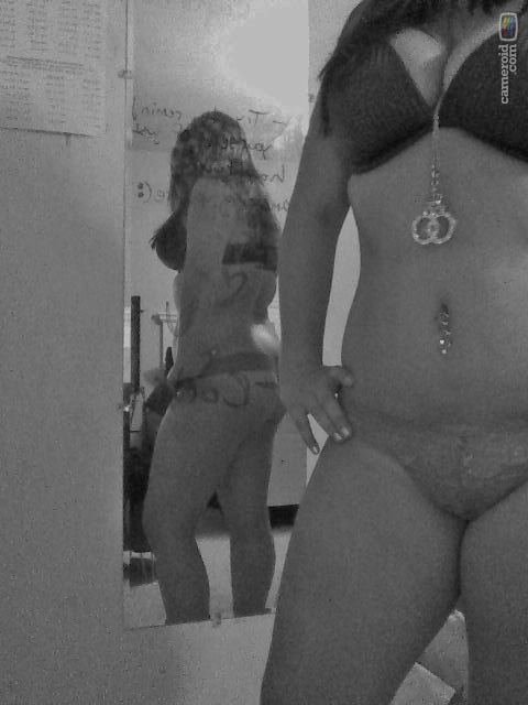 hottumblrgirls:  Submitted by  readablepoison 