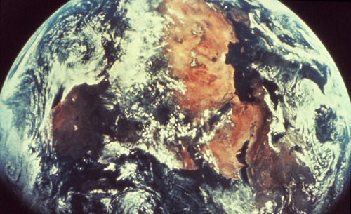  Se alguém te perguntasse agora “O que está faltando no mundo?”, o que você