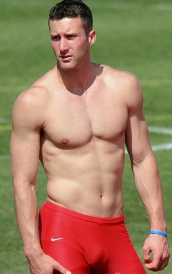 muscle-love:  I see a bulge RED HOT!!! 