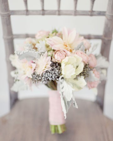 amoniqueaffair:
“ I love the subtle pink in this bouquet.
”