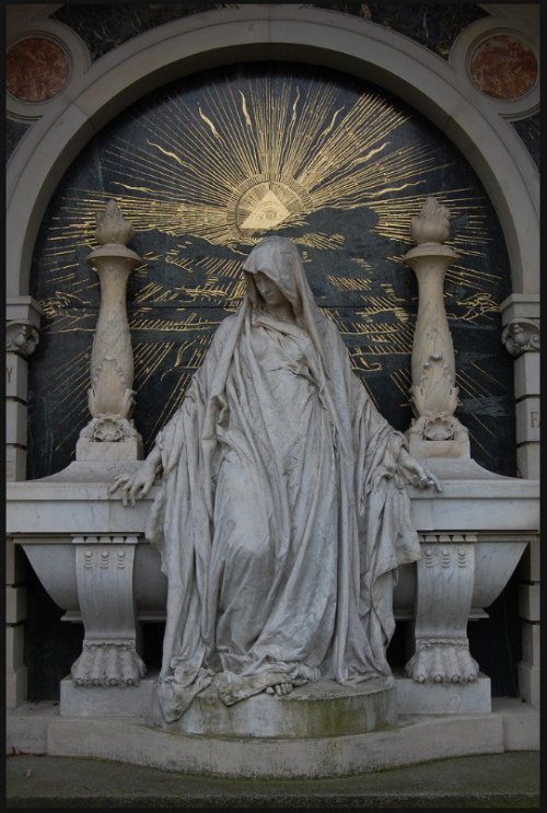 whispersfromtheothers:  Architecture by Bruno Schmitz; statue sculpted by Nicholas Geiger. Berl