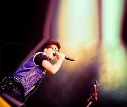 preetilovesbruno:  Just like how the hooligan empire keeps increasing, so does my love for him everyday. &lt;3 