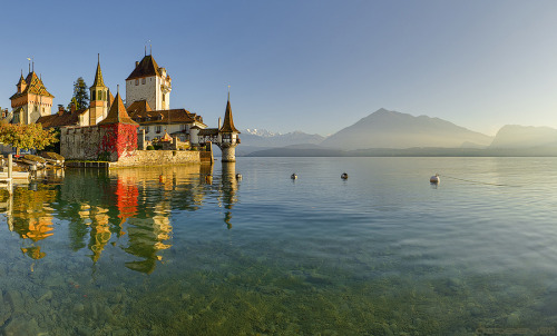 fuckyeahprettyplaces: Oberhofen Castle, Bern, Switzerland.