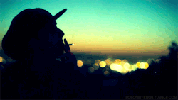 maravilhanaervilha:  Me tornei fria. Mas tenho mais de mil motivos. (smileworld♥) 