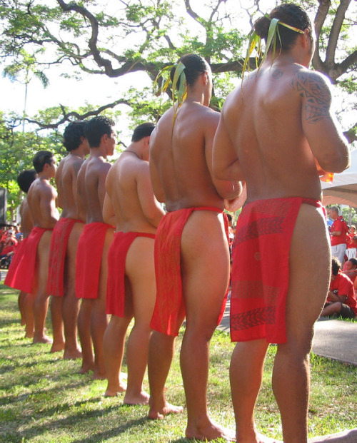 monkeysuitless:  Skimpy loincloths :U~  Bet still my loins. 83