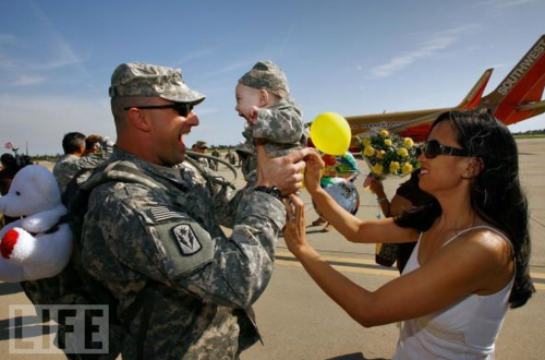 suckmykicksx3:  sexdrugsbarbie:   the babys face, oh my god.   awwwwwww  :’) 