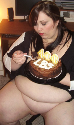 thefattestfatgirls:  Nothing better than a fat girl celebrating her fatness…..with food 