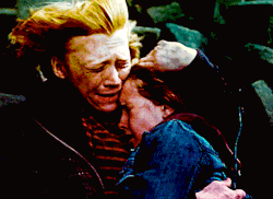 themagicwemade-athogwarts:   THIS SCENE. This scene that lasted like literally three seconds. It stuck out to me like so much I could not get this picture out of my mind after it just flashed. Me being a ridiculously hardcore Ron/Hermione shipper like