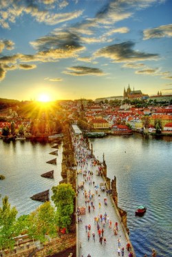 sunsurfer:  Sunset Walking Bridge, Prague, Czech Republic photo via visualizeus 