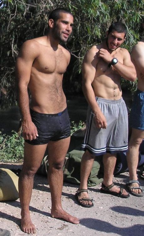 unoduetrequattro:  lestatdamian:  hotrufftrade:  This is how I like guys to look. Like dudes.  I agree! I like my guys to look like dudes too!  cool! MACHO MEN ROCK !!! 