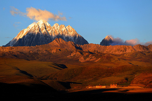 The sacred Mount Zhara Lhatse 5820m at sunset, Tibet© reurinkjan