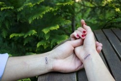 Já diz o ditado : O que Deus une o homem não separa. Se realmente existe amor nada no mundo é capaz de separar dois corações que se amam.