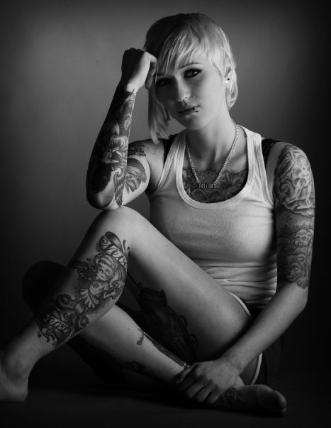ohmygodbeautifulbitches:  Mel Riot 