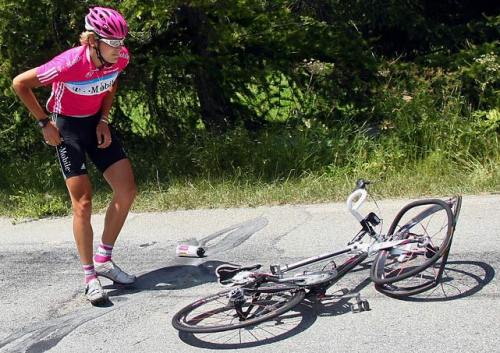 fuckyeahcycling: fuckyeahcycling: July 17, 2007 German Marcus Burghardt flipped over his handlebars 