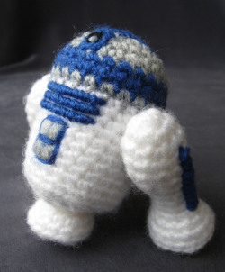 timelass:  R2D2 Amigurumi  sadjhkaljksdkfda