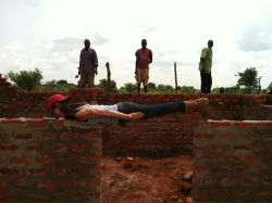 thedailywhat:  LOL White People of the Day: Eliza Dushku takes a break from helping to build a trauma and healing rehabilitation center for Uganda’s child soldiers to do a bit of planking. inb4 slavery. [lizaloulicious / ontd.] 