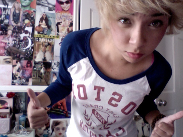 cityofjenn:  YES! My eyes are yellow, hate on that bitches &gt;:D 