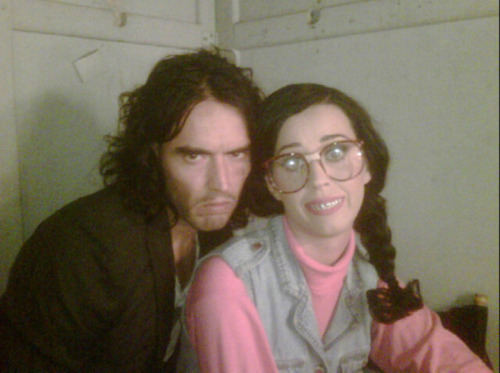 samestrangedogma:  punkrockbarbiedoll:  I laughed a lot at this photo.  ahahahahaha oh katy i love you. 
