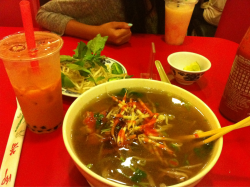 93044:  pho and Thai tea :] 