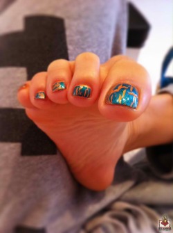 belladonnarocks:  Hello toes. 