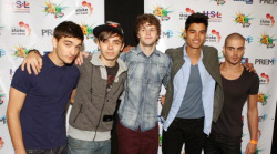 blurofthestars-x:  i actually miss Nath’s wavy hair already. 