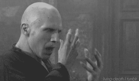  O que eu vejo:  ( ) O Voldemort ressuscitando no Cálice de Fogo  (x) OMG!! O Voldemort tá com nariz!!!   