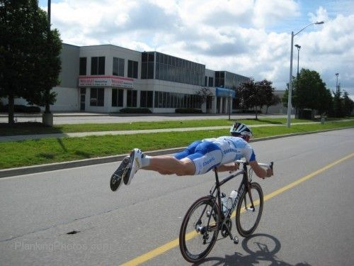 2ruedas:  Planking on a bike (via @geekosystem)