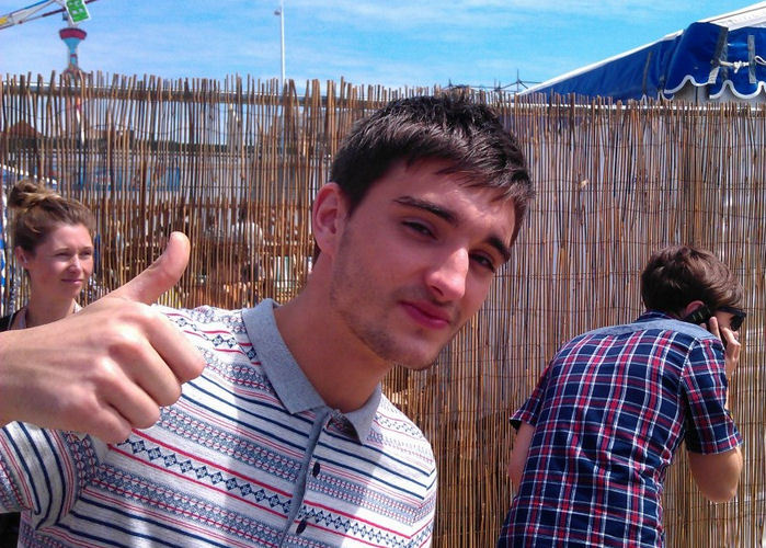 i love this picture &amp; he looks hot in that shirt even if it is a granddad